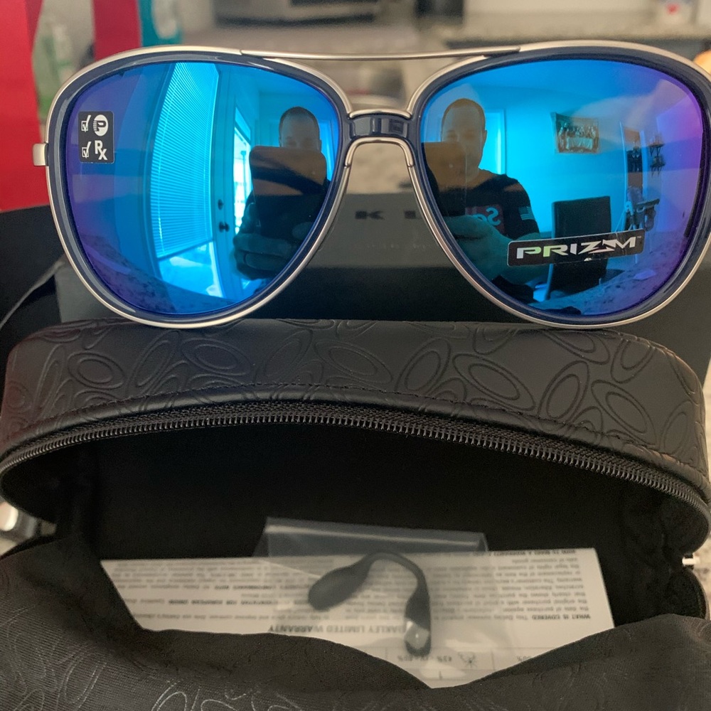 Split time Navy Oakley Prizm polarized
